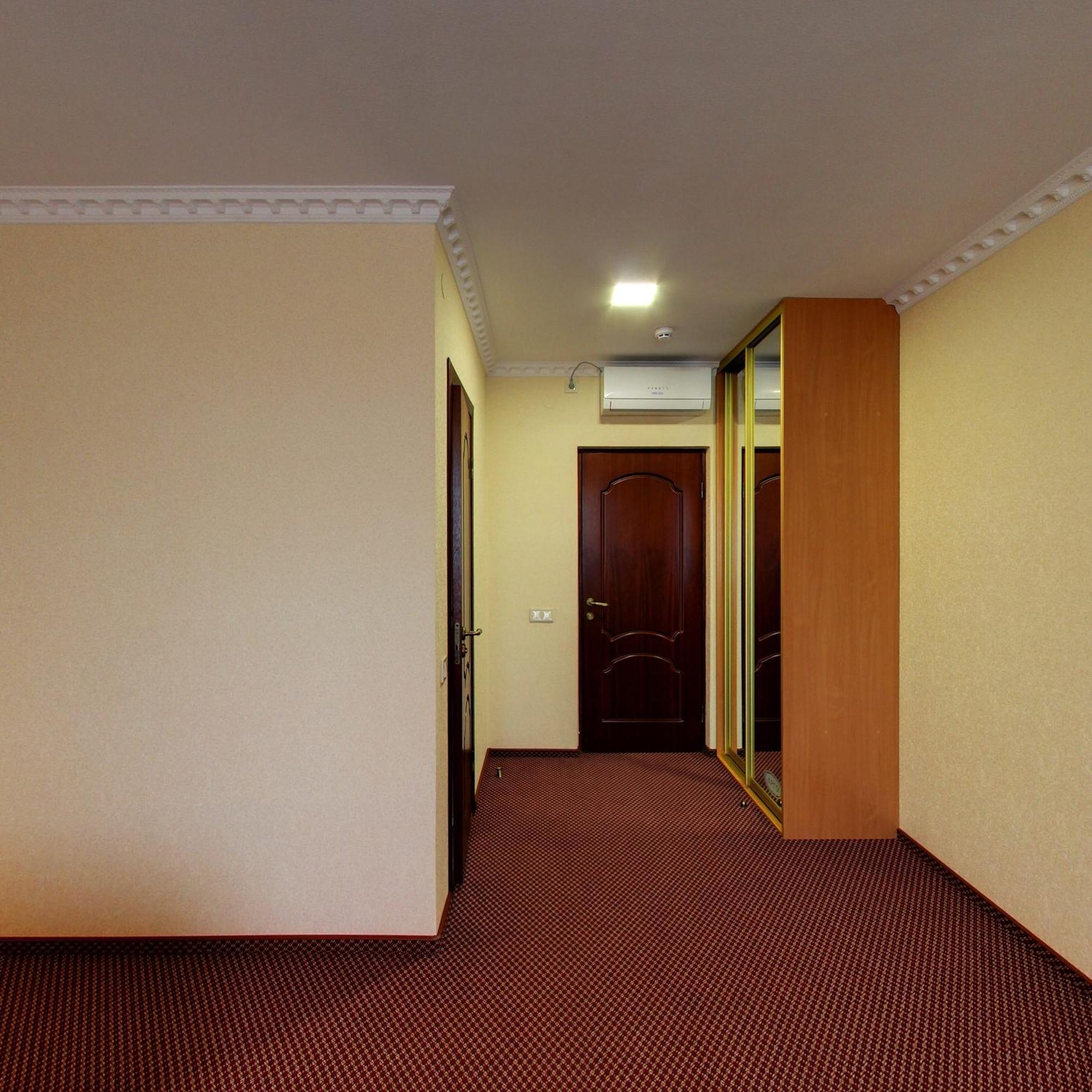 Argo Premium Hotel Lviv Bagian luar foto